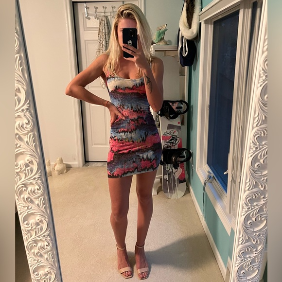 Guess by Marciano tight / form fitting night club mini dress - Picture 1 of 4